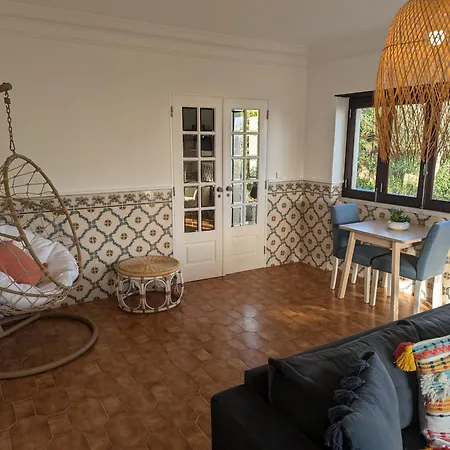 Rustic Retreat - Country With Large Garden, Exquisite Gym, And Nearby The