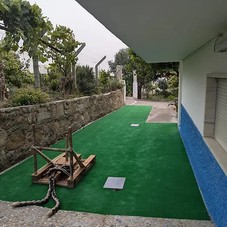 Rustic Retreat - Country With Large Garden, Exquisite Gym, And Nearby The *